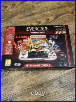 Evercade Retro Games Handled Console Premium Pack White/Red (306512) Evercade Retro Games Handled Console Premium Pack White/Red (306512)