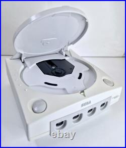 Retro Sega Dreamcast console, 2 controllers, 7 game including Sonic Adventures 2 Retro Sega Dreamcast console, 2 controllers, 7 game including Sonic Adventures 2